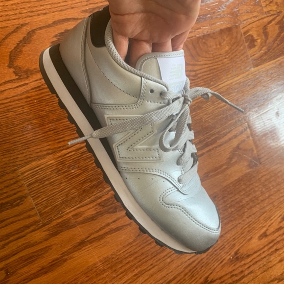 EUC NEW BALANCE 500 W 6.5 uk 4.5 eu 37 silver - Picture 2 of 8